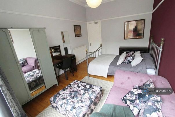 3 bedroom flat to rent - Photo 1
