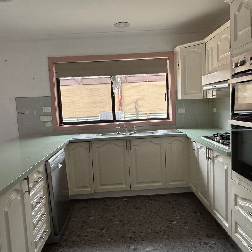 Four Bedrooms on Glenview - Photo 1