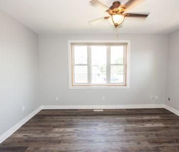**ALL INCLUSIVE** 2 Bedroom + Den in Welland!! - Photo 4