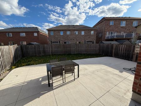 For Lease - 4628 Sandford Farm Drive, Mississauga, Ontario - Photo 4