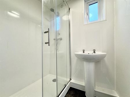 Windsor Road, Bexhill-On-Sea, TN39 3PE - Photo 2