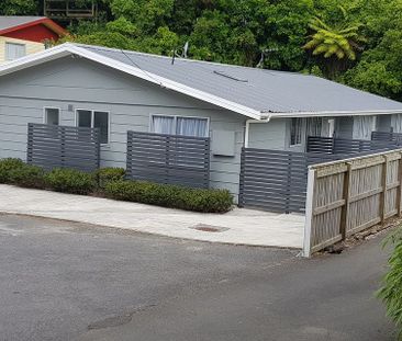 Stylish, renovated 2-bed unit - walk to the beach! - Photo 1