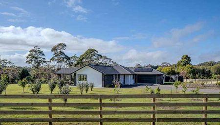 Modern and secure Living - Photo 2