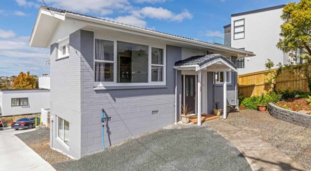 Sunny Spacious Family Home in a Great Location - Photo 1