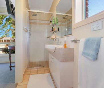 COMFORTABLE FAMILY HOME - Photo 6