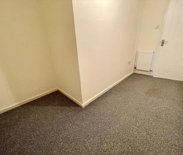 3 bedroom flat to rent - Photo 3