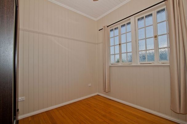 Relax and enjoy living in this renovated home! - Photo 1
