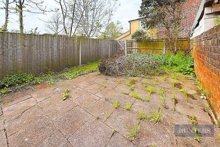 5 bedroom House To Let - Photo 5