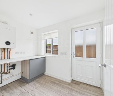 3 bedroom semi-detached house to rent - Photo 2