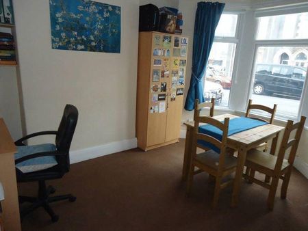 4 bedroom terraced house to rent - Photo 3