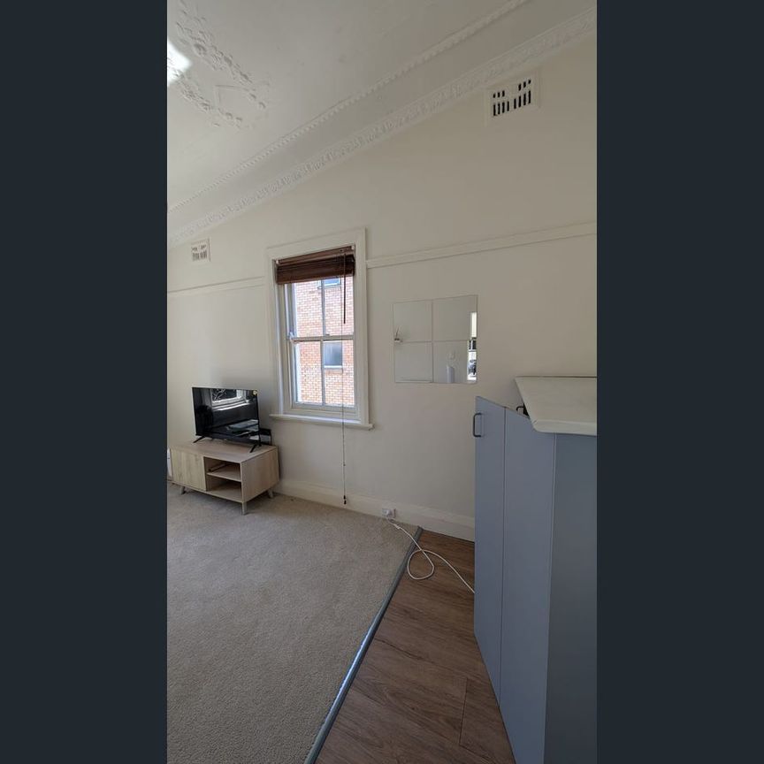 Fully Furnished North-East Facing Apartment | Oversized Bedroom, Lock-Up Garage & 3-Min Walk to Summ - Photo 1