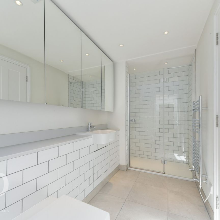 1 Bedroom Flat, Litchfield Street, London, Greater London, Covent Garden, WC2H - Photo 1
