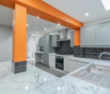 6 bedroom terraced house to rent - Photo 4