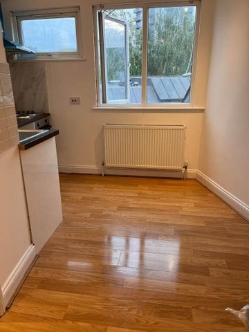 Studio to rent - Photo 2