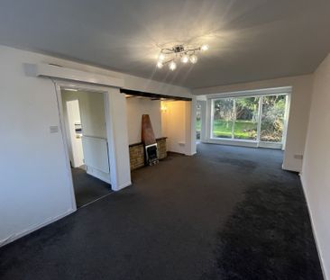 St.PetersLane, Bickenhill, SOLIHULL - Photo 2