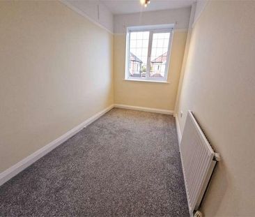 Earls Hall Avenue, Southend On Sea, Southend On Sea, Essex, SS2 - Photo 6