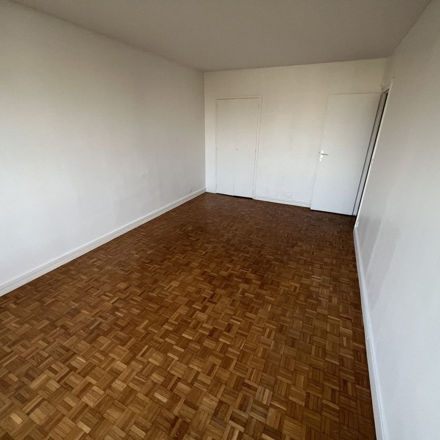 Location Appartement 4 pièces 69m² PARIS 15ème - Photo 1