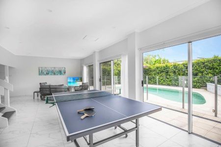 Luxurious Family Home Located Just Steps from the Beach - Photo 2