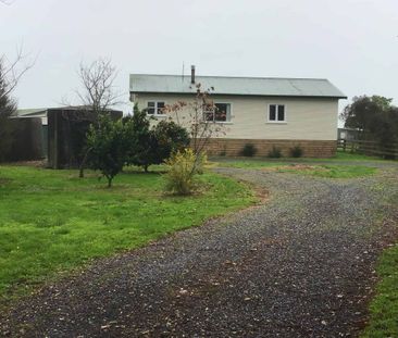 Charming Country Retreat with Panoramic Rural Views - Photo 4