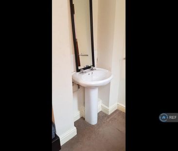 1 bedroom in a house share to rent - Photo 2