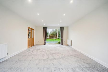 Beaconsfield - Photo 3