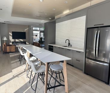 For Lease - 3250 Carding Mill Trail Unit# 521, Oakville, Ontario - Photo 3