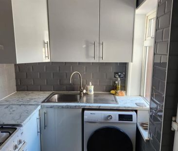 4 bedroom terraced house to rent - Photo 3