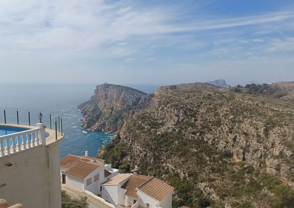 Villa for rent with 4 bedrooms and 3 bathrooms with stunning views