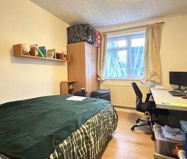 4 bedroom semi-detached house to rent - Photo 4