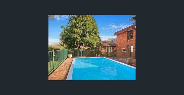 Exquisite Single-Level Family Residence in the Coveted Killara Locale (Landlord responsible for regular pool and part garden maintenance) - Photo 1
