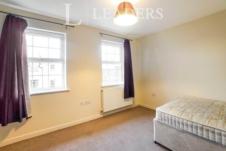 4 bedroom house to rent Bandy Fields Place, Salford, M7 - Photo 5