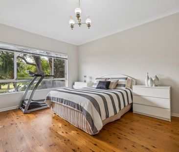 Solid classic double brick family home directly opposite Edwards Park - Photo 4