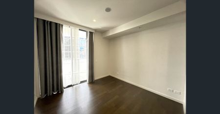 North facing 3 Bedrooms Apartment with Secure Parking! - Photo 5