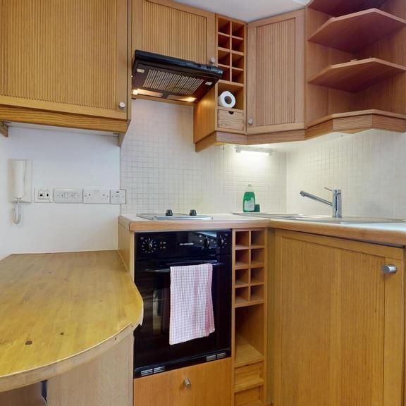 Studio to rent - Photo 1