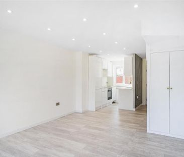 2 bedroom terraced house to rent - Photo 4