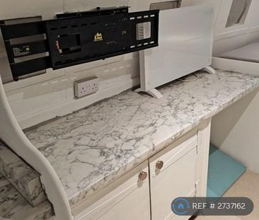 3 bedroom houseboat to rent - Photo 3