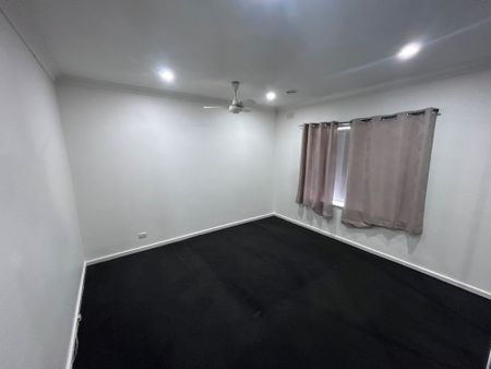 Renovated Large 2 Bedroom Unit near CBD&excl; - Photo 3