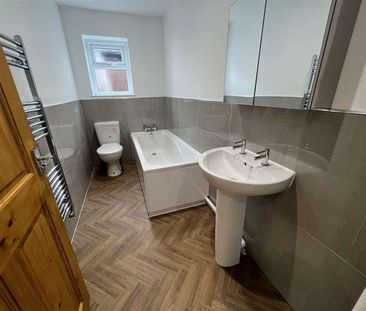 Larchfield Place, Monk Bretton, Barnsley, S71 - Photo 2
