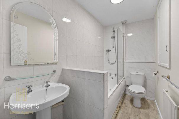 2 bedroom mews to rent - Photo 1