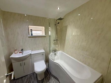 3 bedroom semi-detached house to rent - Photo 2