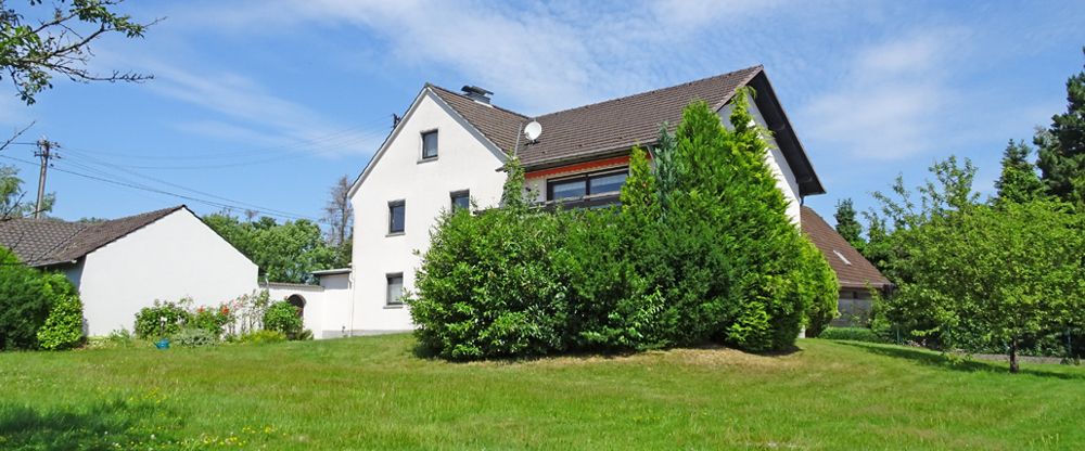 * Wohnen in Naturnähe* Helle Dachgeschosswohnung in zentraler Lage von Wolperath! - Foto 1