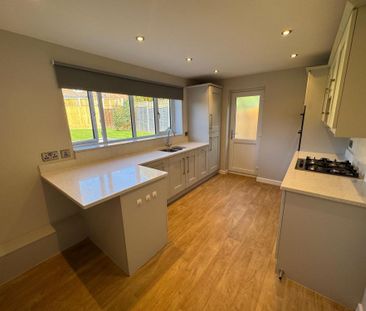 4 bedroom detached house to rent - Photo 4