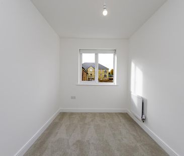 3 bedroom semi-detached house to rent - Photo 5