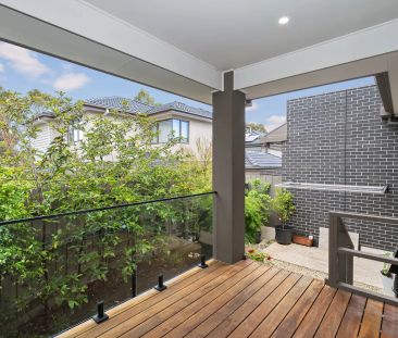 Stylish Townhouse Offering Effortless Modern Living - Photo 4