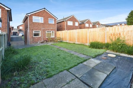 3 bedroom detached house to rent - Photo 3