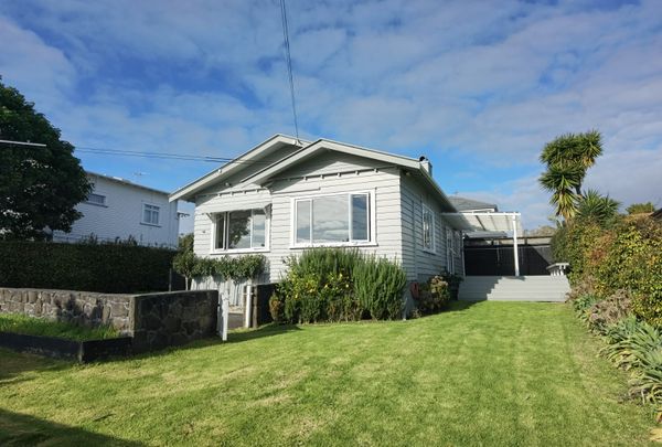 3 bedroom house close to Dominion Road - Photo 1