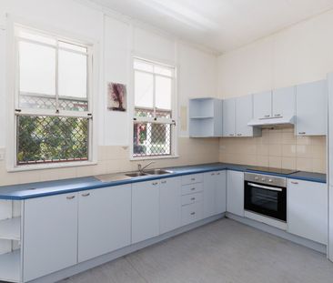 Classic South Brisbane Colonial - Partially Furnished - Photo 3