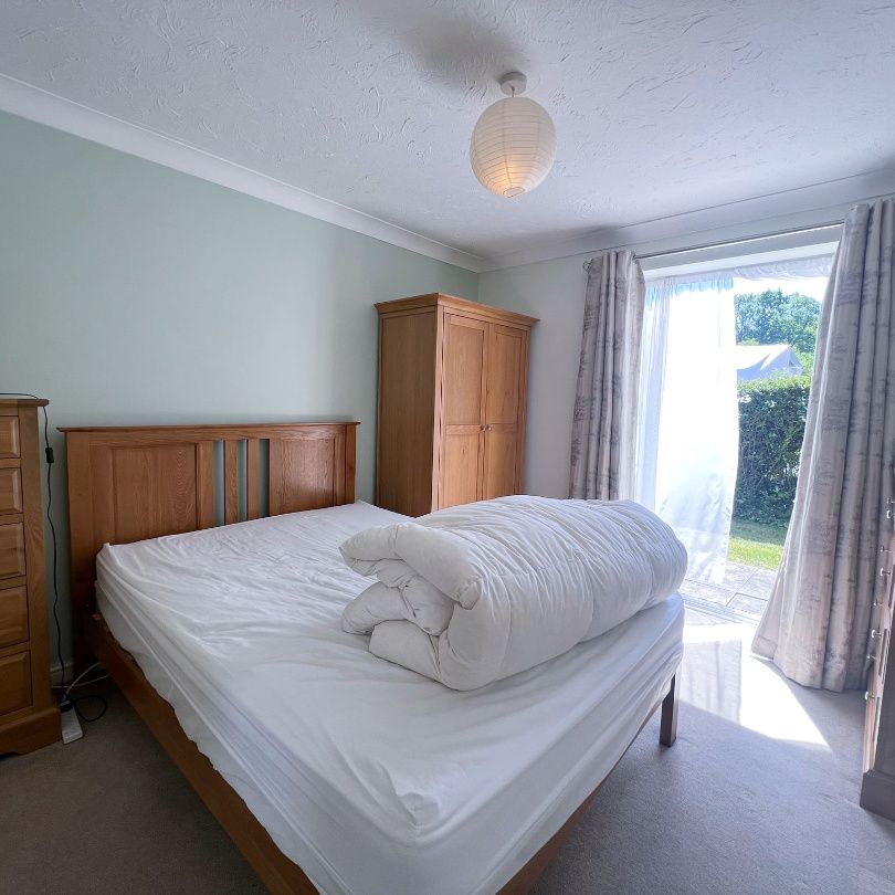 Tamworth Drive, Fleet, Hampshire, GU51 - Photo 1