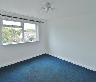 3 bedroom end of terrace house to rent - Photo 2