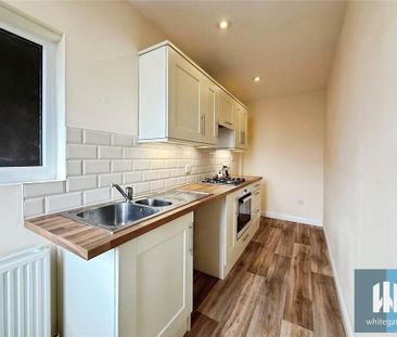 2 bedroom terraced house to rent - Photo 2